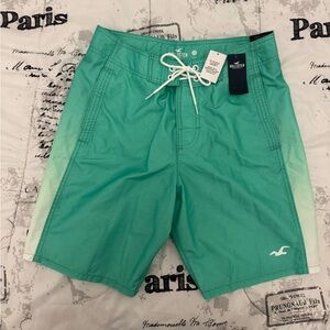 Hollister Men’s Board Shorts / Swim Trunks – New With Tags. Size 28 / XS